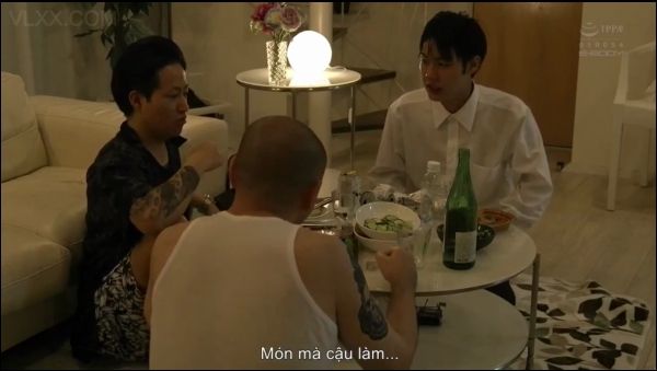 Địt lén vợ của đại ca giang hồ