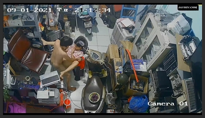 Cặp vợ chồng việt vô tư quan hệ trước camera quay lén