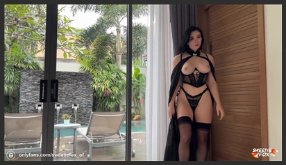 Chị vợ cô đơn không thể cưỡng lại sự dụ dỗ của nhân viên hồ bơi trong một thời gian dài