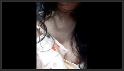 Cô Nàng Ngực Bự Ngồi Live Móc Lồn Ra Dâm Thủy Cùng Bạn