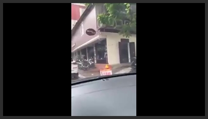 Em Nhân Viên Ngân Hàng Vpbank Bú Cặc Trên Xe ô Tô Kí Hợp Đồng