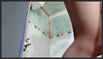 Em nhân viên spa thủ dâm chảy nước cực kích thích