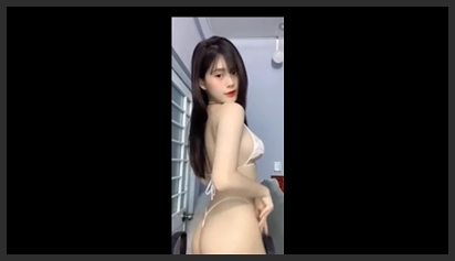 Em xinh mặc đồ ren trắng