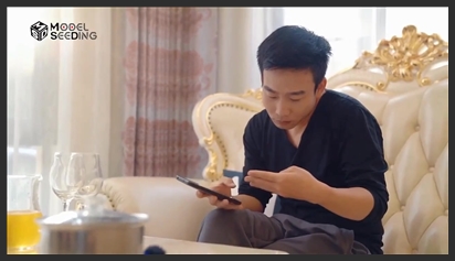 Kí hợp đồng tại nhà khách hàng nữ trưởng phòng quyến rũ