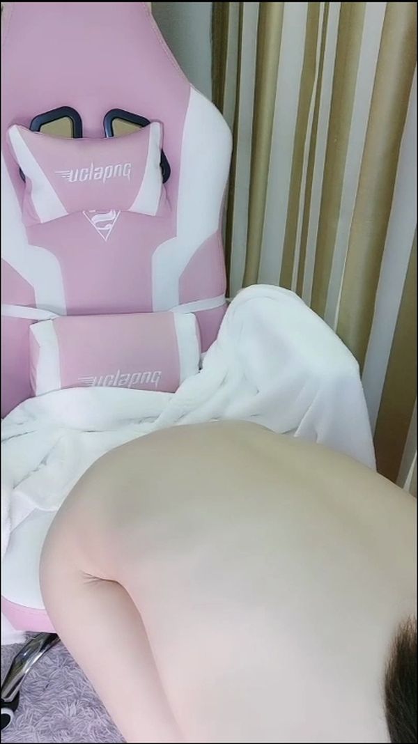 Nụ cười em gái stream baby kute thế này làm anh quên hết muộn phiền