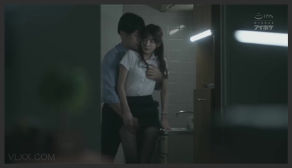 Quyết tâm địt em đồng nghiệp xinh đẹp khi biết tin em sắp lấy chồng