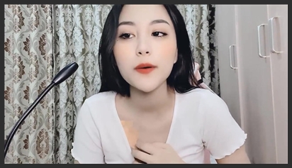 Trang điểm, mặc đồ sexy để fan được ngắm