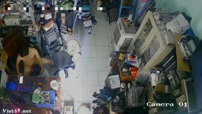 sex hack cam đôi vợ chồng chịch nhau tại tiệm sửa máy tính